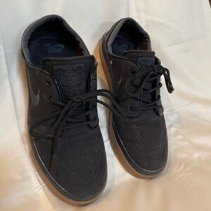 Nike Janoski - black with tan soles